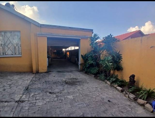 6 BEDROOM HOUSE FOR SALE IN OLIEVENHOUTBOSCH